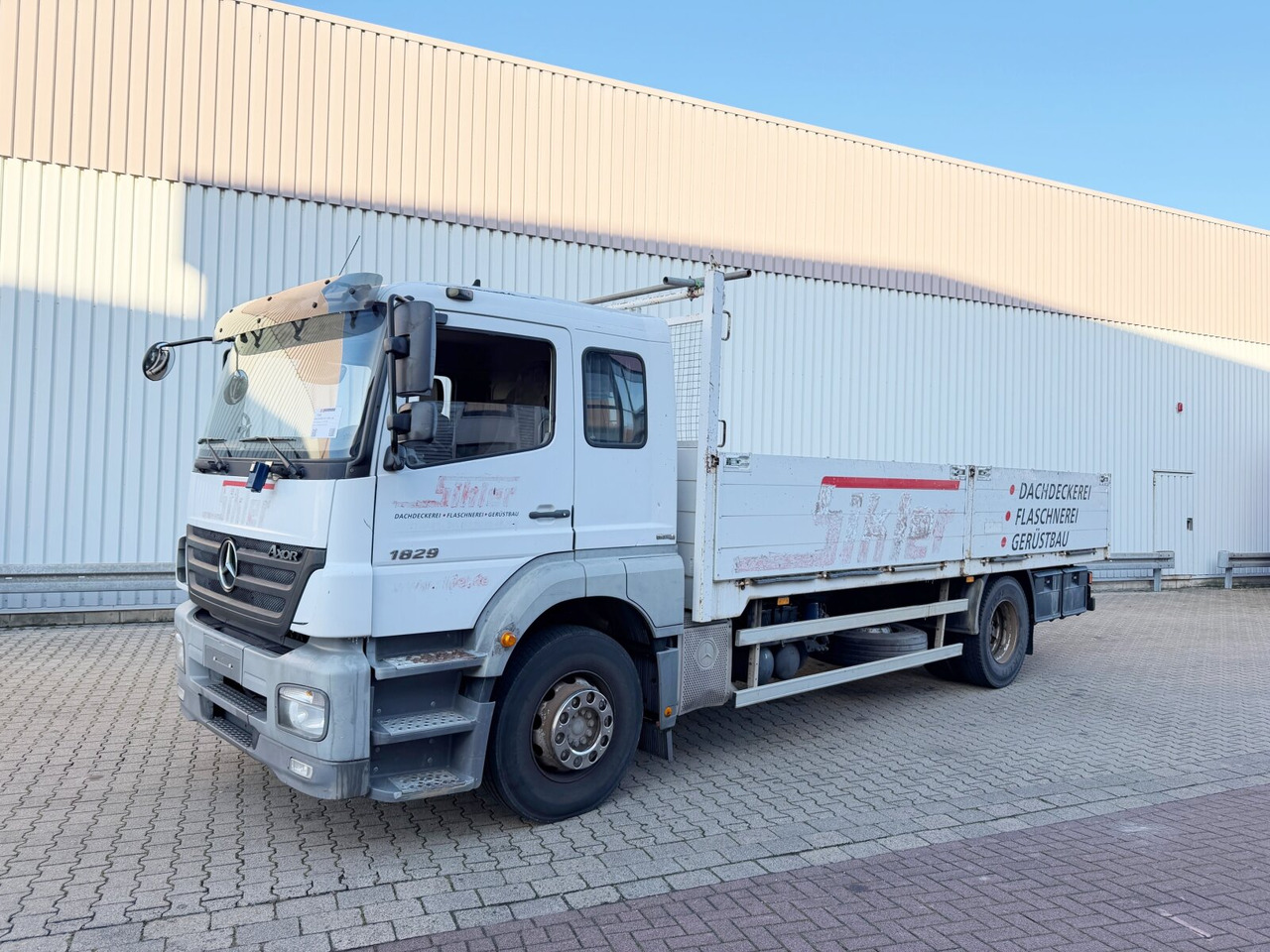 Mercedes-Benz Axor 1829 L 4x2 Axor 1829 L 4x2, 6-Sitzer - Nákladní automobil valníkový/ Plošinový: obrázek 1 Mercedes-Benz Axor 1829 L 4x2 Axor 1829 L 4x2, 6-Sitzer - Nákladní automobil valníkový/ Plošinový: obrázek 1