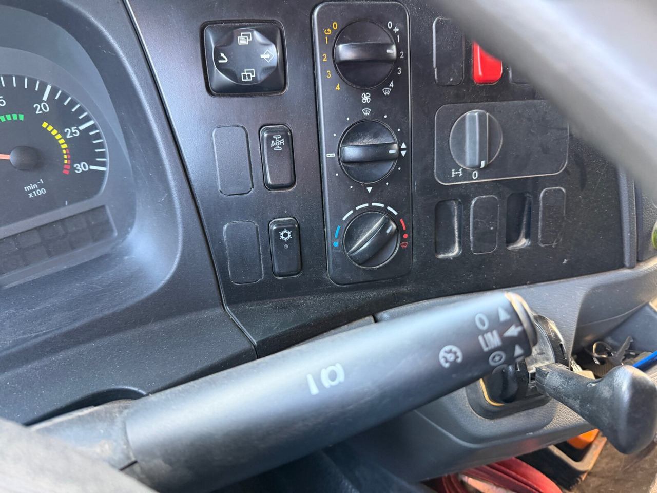 Nákladní automobil valníkový/ Plošinový Mercedes-Benz Axor 1829 L 4x2 Axor 1829 L 4x2, 6-Sitzer: obrázek 7