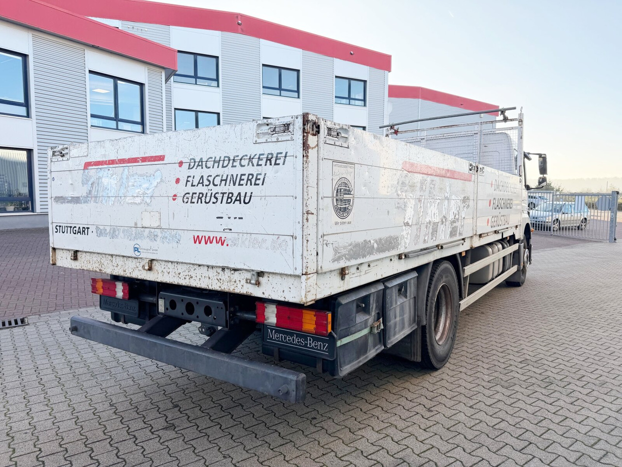 Nákladní automobil valníkový/ Plošinový Mercedes-Benz Axor 1829 L 4x2 Axor 1829 L 4x2, 6-Sitzer: obrázek 10