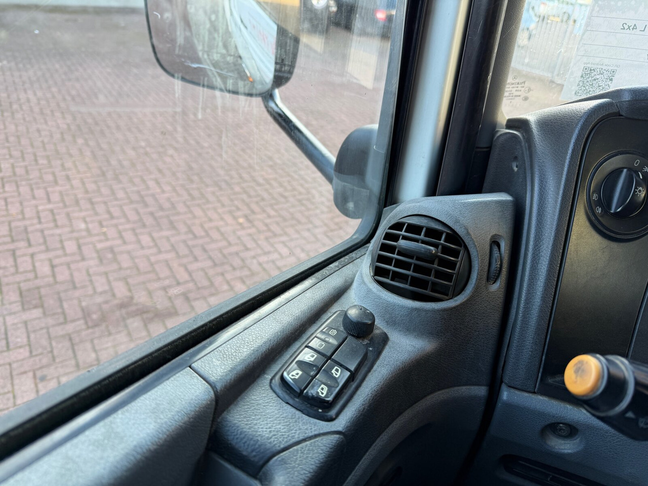 Nákladní automobil valníkový/ Plošinový Mercedes-Benz Axor 1829 L 4x2 Axor 1829 L 4x2, 6-Sitzer: obrázek 6