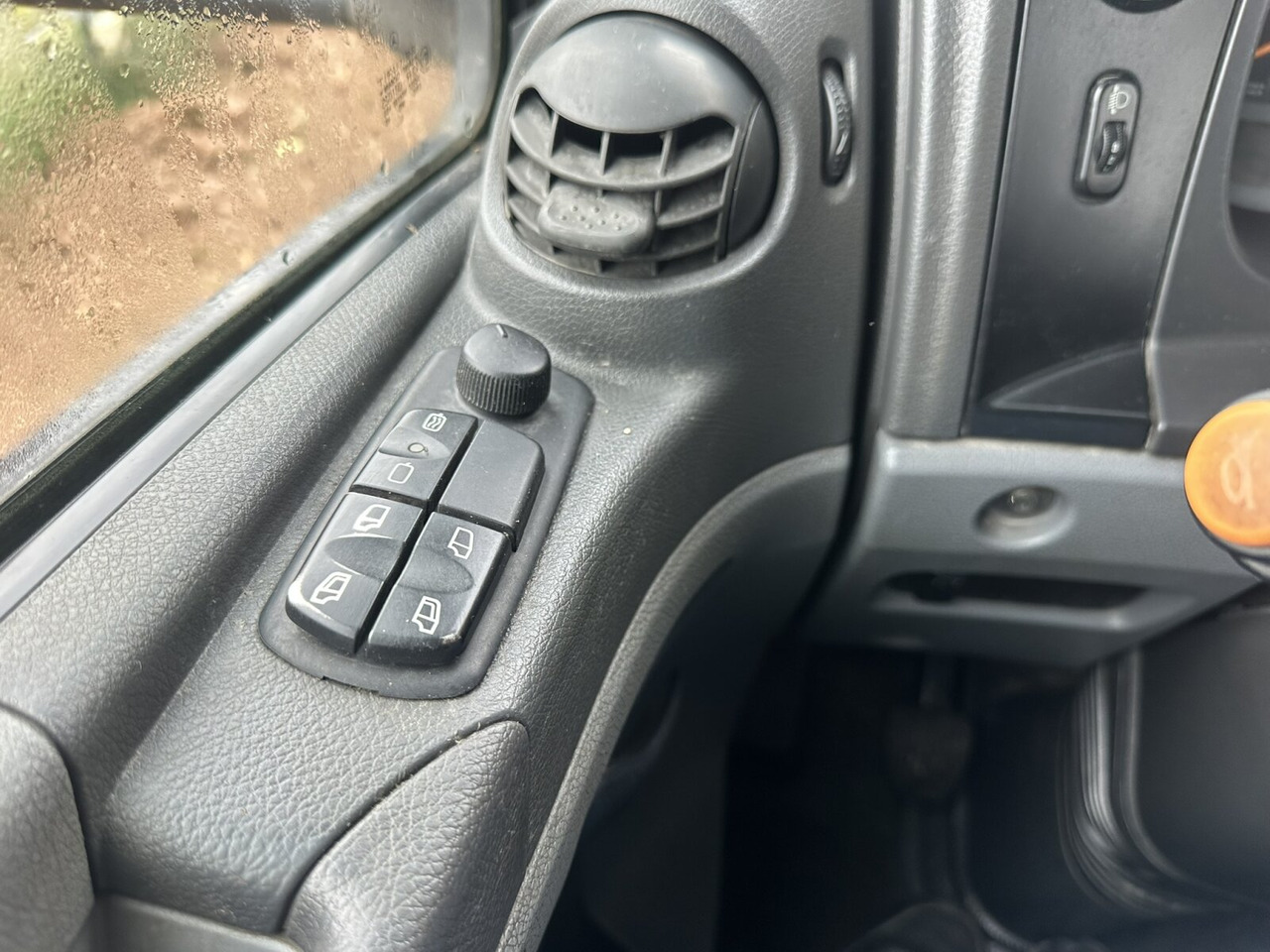 Mercedes-Benz Axor 2629 K 6x4 Axor 2629 K 6x4, PTO, Steel, Manual, 6-Zylinder - Podvozek s kabinou: obrázek 5 Mercedes-Benz Axor 2629 K 6x4 Axor 2629 K 6x4, PTO, Steel, Manual, 6-Zylinder - Podvozek s kabinou: obrázek 5