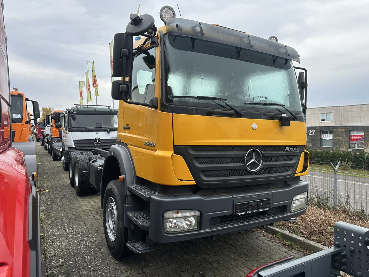 Mercedes-Benz Axor 2629 K 6x4 Axor 2629 K 6x4, PTO, Steel, Manual, 6-Zylinder - Podvozek s kabinou: obrázek 1 Mercedes-Benz Axor 2629 K 6x4 Axor 2629 K 6x4, PTO, Steel, Manual, 6-Zylinder - Podvozek s kabinou: obrázek 1