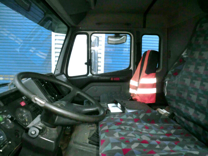Cisternové vozidlo Mercedes-Benz SK 1824 L 4x2 SK 1824 L 4x2, Esterer Tankaufbau ca. 13.100l, 2 Kammern: obrázek 7