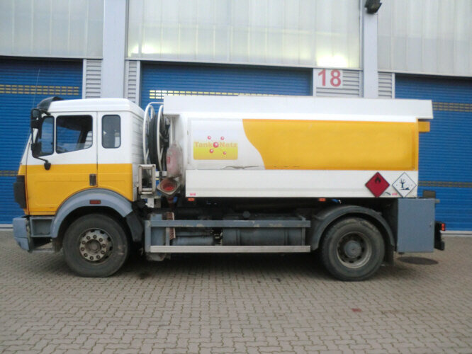 Cisternové vozidlo Mercedes-Benz SK 1824 L 4x2 SK 1824 L 4x2, Esterer Tankaufbau ca. 13.100l, 2 Kammern: obrázek 11