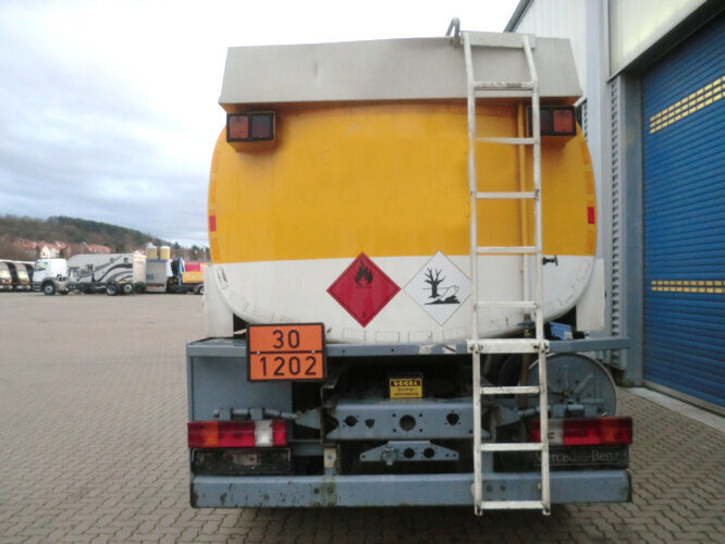 Cisternové vozidlo Mercedes-Benz SK 1824 L 4x2 SK 1824 L 4x2, Esterer Tankaufbau ca. 13.100l, 2 Kammern: obrázek 9