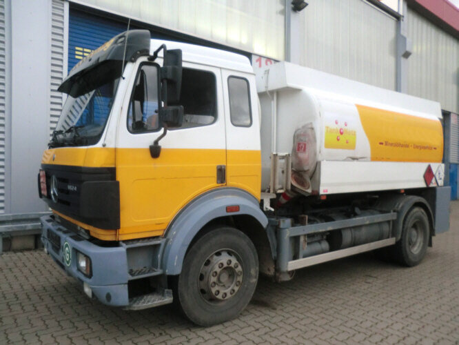 Cisternové vozidlo Mercedes-Benz SK 1824 L 4x2 SK 1824 L 4x2, Esterer Tankaufbau ca. 13.100l, 2 Kammern: obrázek 12