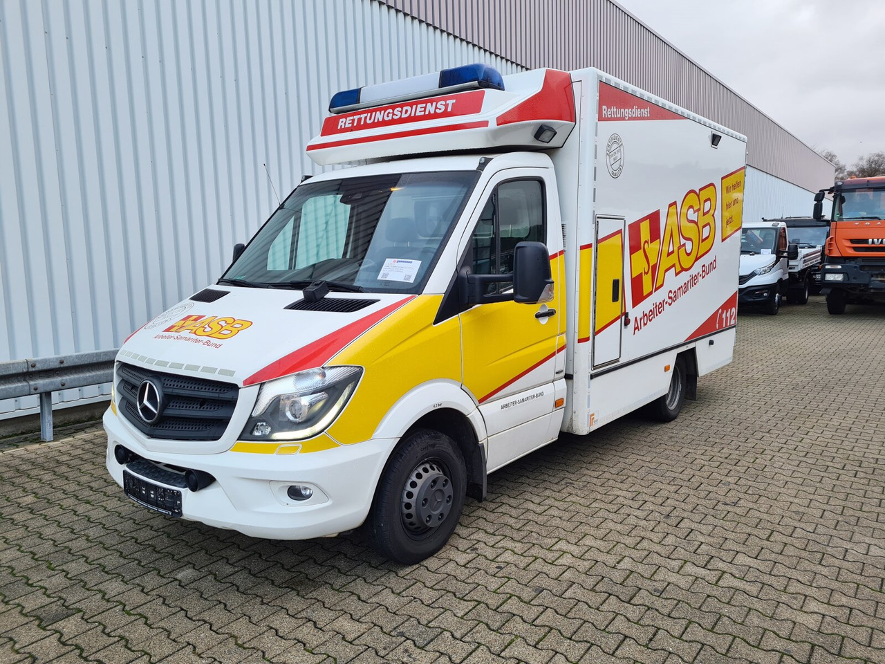 Mercedes-Benz Sprinter 516 CDI 4x2 Sprinter 516 CDI 4x2, Rettungswagen - Furgon: obrázek 1 Mercedes-Benz Sprinter 516 CDI 4x2 Sprinter 516 CDI 4x2, Rettungswagen - Furgon: obrázek 1