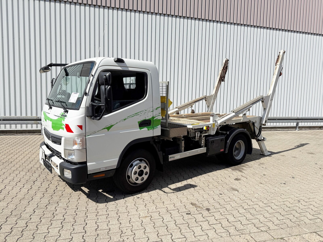 Mitsubishi Canter Fuso 7C15 4x2 Canter Fuso 7C15 4x2, Tele-Absetzer, Vereiterbar bis 10m³ - Ramenový nosič kontajnerov: obrázek 1 Mitsubishi Canter Fuso 7C15 4x2 Canter Fuso 7C15 4x2, Tele-Absetzer, Vereiterbar bis 10m³ - Ramenový nosič kontajnerov: obrázek 1