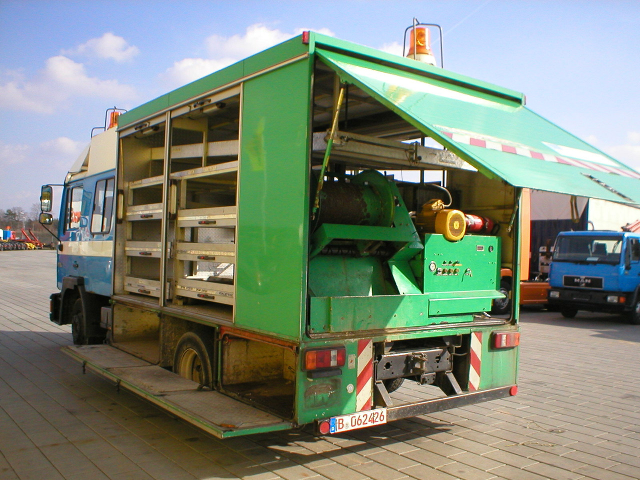 MAN M02 12.232 4x2 Spülwagen - Nákladní auto: obrázek 2 MAN M02 12.232 4x2 Spülwagen - Nákladní auto: obrázek 2