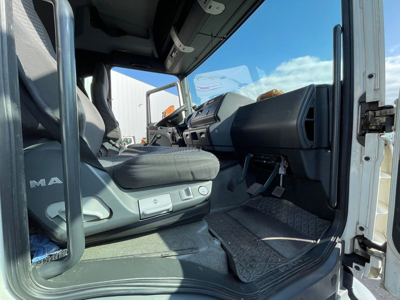 MAN TGM 18.330 4X2 LL TGM 18.330 4X2 LL, Fahrschulausstattung - Nákladní auto: obrázek 5 MAN TGM 18.330 4X2 LL TGM 18.330 4X2 LL, Fahrschulausstattung - Nákladní auto: obrázek 5