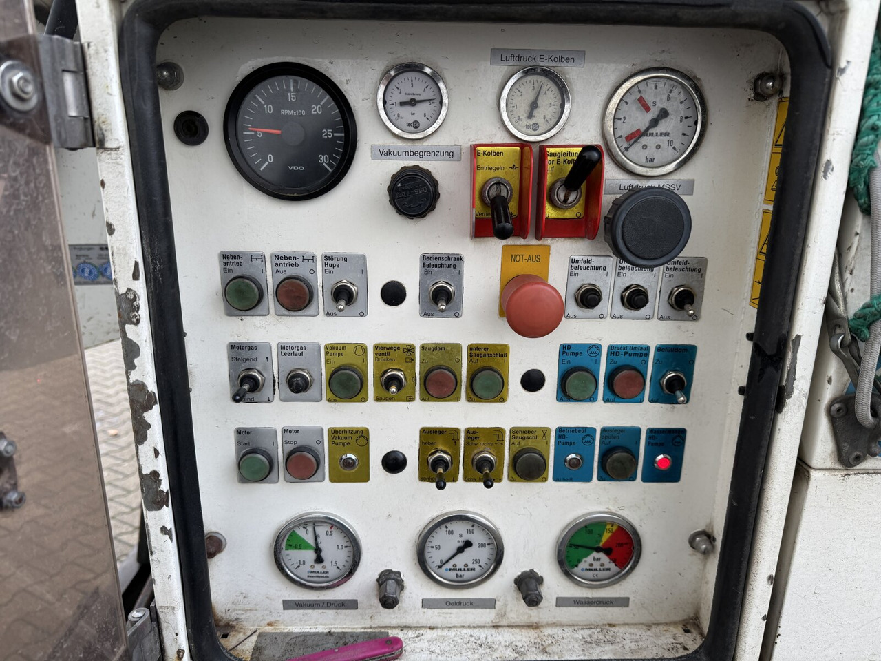 Nákladní auto Mercedes-Benz Actros 2536 L 6x2 Actros 2536 L 6x2, Müller Saug- und Spülwagen ca. 10,5m³, Lenkachse: obrázek 12 Nákladní auto Mercedes-Benz Actros 2536 L 6x2 Actros 2536 L 6x2, Müller Saug- und Spülwagen ca. 10,5m³, Lenkachse: obrázek 12