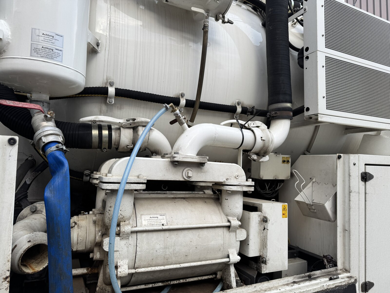 Nákladní auto Mercedes-Benz Actros 2536 L 6x2 Actros 2536 L 6x2, Müller Saug- und Spülwagen ca. 10,5m³, Lenkachse: obrázek 7 Nákladní auto Mercedes-Benz Actros 2536 L 6x2 Actros 2536 L 6x2, Müller Saug- und Spülwagen ca. 10,5m³, Lenkachse: obrázek 7