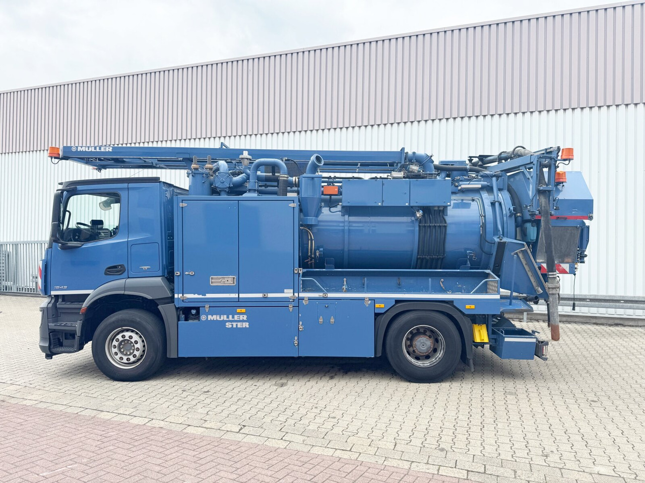 Mercedes-Benz Arocs 1843 L 4x2 Arocs 1843 L 4x2, Müller Canalmaster ca. 8m³, Standheizung, Funk - Nákladní auto: obrázek 5 Mercedes-Benz Arocs 1843 L 4x2 Arocs 1843 L 4x2, Müller Canalmaster ca. 8m³, Standheizung, Funk - Nákladní auto: obrázek 5
