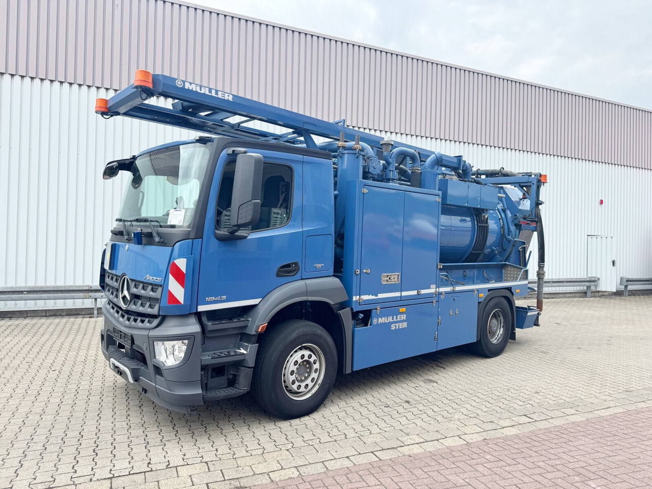Mercedes-Benz Arocs 1843 L 4x2 Arocs 1843 L 4x2, Müller Canalmaster ca. 8m³, Standheizung, Funk - Nákladní auto: obrázek 1 Mercedes-Benz Arocs 1843 L 4x2 Arocs 1843 L 4x2, Müller Canalmaster ca. 8m³, Standheizung, Funk - Nákladní auto: obrázek 1