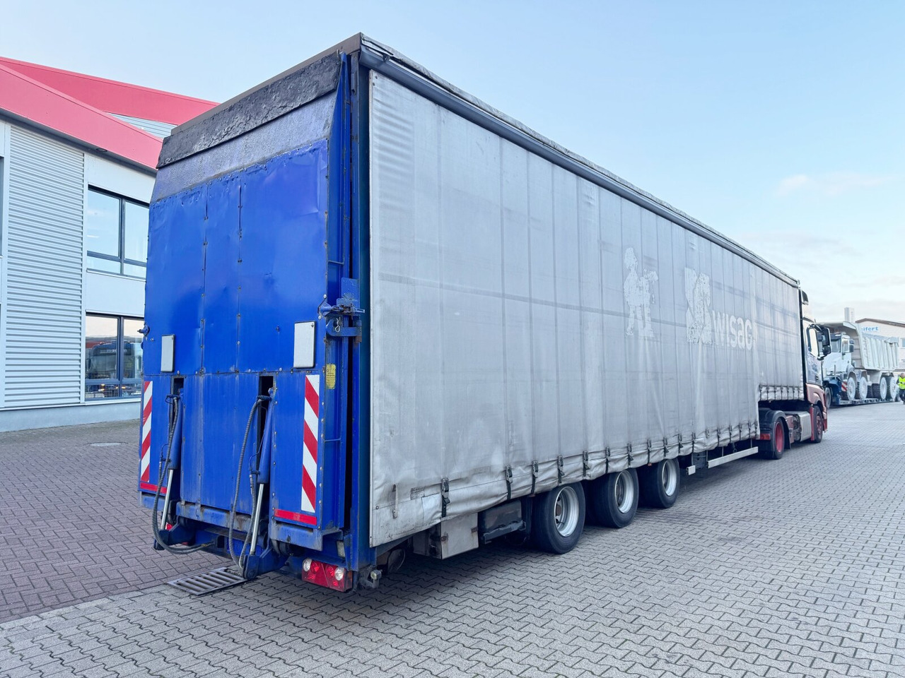 Renders NS4L32 NS4L32, Seilwinde, Edscha, hydr. Auffahrrampe - Návěs: obrázek 1 Renders NS4L32 NS4L32, Seilwinde, Edscha, hydr. Auffahrrampe - Návěs: obrázek 1