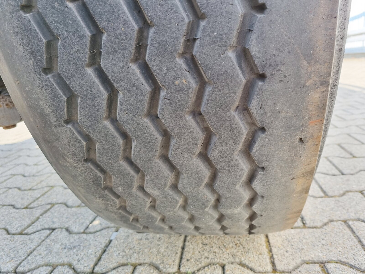 Pritschenauflieger TANG Pritschenauflieger - Návěs valník/ Plato: obrázek 3 Pritschenauflieger TANG Pritschenauflieger - Návěs valník/ Plato: obrázek 3