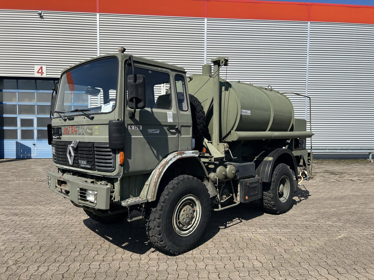 Renault Midliner S170 4x4 Midliner S170 4x4, 6000l Wassertank - Cisternové vozidlo: obrázek 1 Renault Midliner S170 4x4 Midliner S170 4x4, 6000l Wassertank - Cisternové vozidlo: obrázek 1