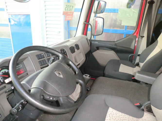Interior photo 1: Renault Midlum 220 DXi 4x2 Chassi Länge 7,5 m leasing Renault Midlum 220 DXi 4x2 Chassi Länge 7,5 m