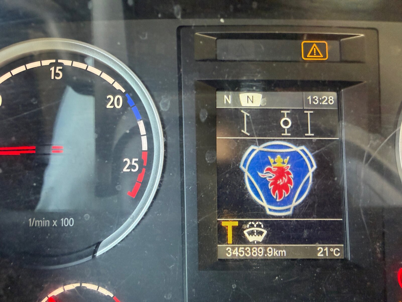 Scania P 320/400 6x2-4 P 320/400 6x2-4, Lenk-/Liftachse, Tele-Absetzanlage, Funk - Ramenový nosič kontajnerov: obrázek 4 Scania P 320/400 6x2-4 P 320/400 6x2-4, Lenk-/Liftachse, Tele-Absetzanlage, Funk - Ramenový nosič kontajnerov: obrázek 4