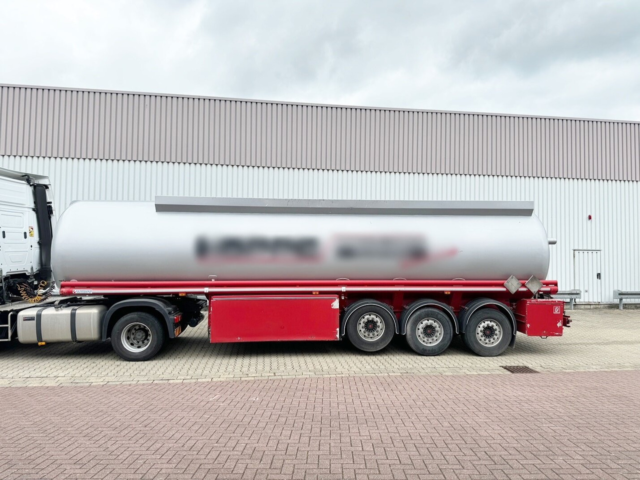 Cisternový návěs Schrader Z-STA 24-42.7/4 Tankauflieger Z-STA 24-42.7/4, 4 Kammern, ca. 42700l, 2x Liftachse, Oben-/Untenbefüllung: obrázek 8 Cisternový návěs Schrader Z-STA 24-42.7/4 Tankauflieger Z-STA 24-42.7/4, 4 Kammern, ca. 42700l, 2x Liftachse, Oben-/Untenbefüllung: obrázek 8