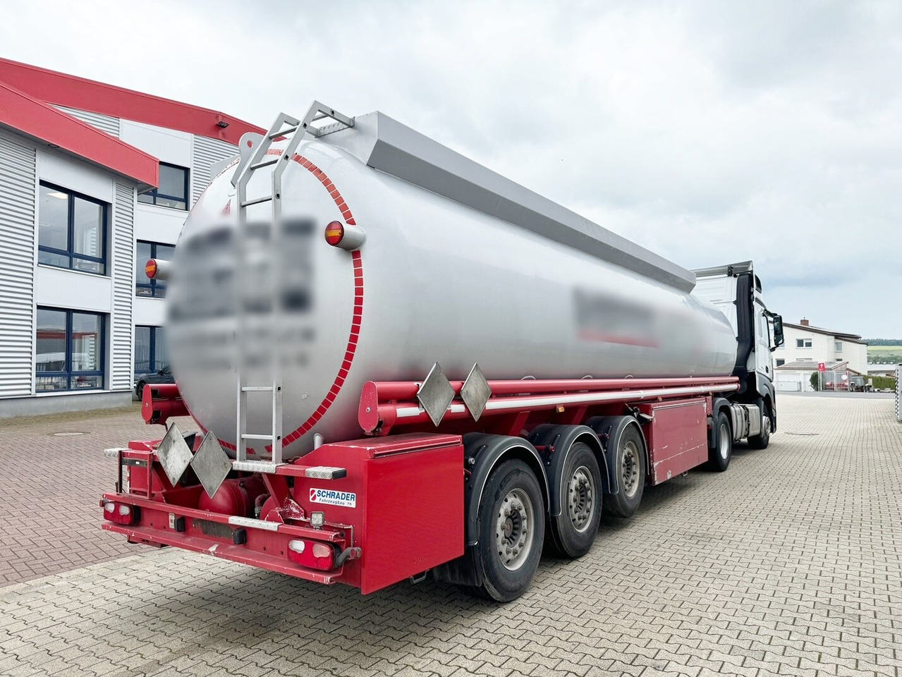 Cisternový návěs Schrader Z-STA 24-42.7/4 Tankauflieger Z-STA 24-42.7/4, 4 Kammern, ca. 42700l, 2x Liftachse, Oben-/Untenbefüllung: obrázek 12 Cisternový návěs Schrader Z-STA 24-42.7/4 Tankauflieger Z-STA 24-42.7/4, 4 Kammern, ca. 42700l, 2x Liftachse, Oben-/Untenbefüllung: obrázek 12