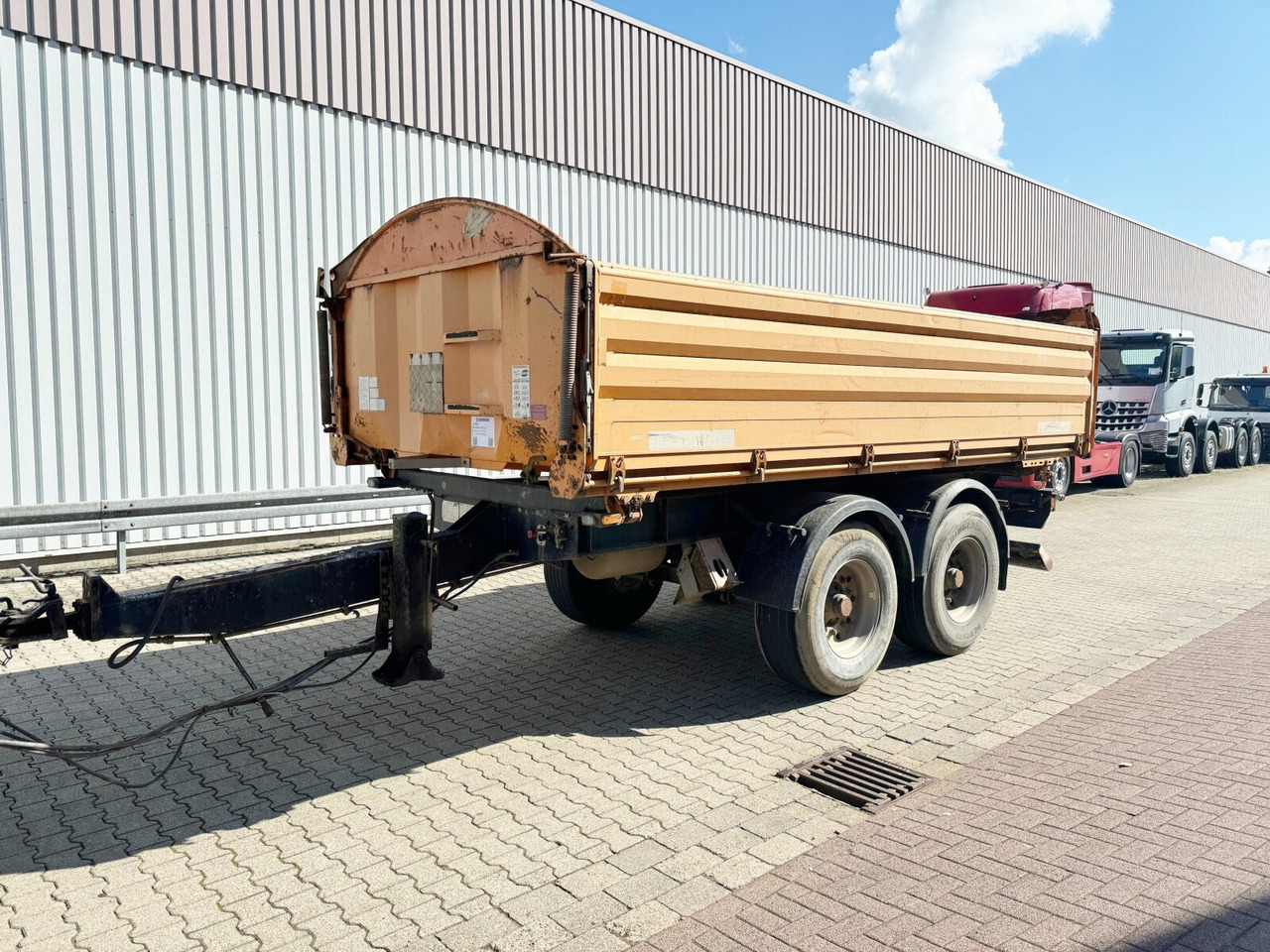 Schwarzmüller TKA 18 TKA 18, Alu-Bordwände, ca. 11m³ - Sklápěcí přívěs: obrázek 3 Schwarzmüller TKA 18 TKA 18, Alu-Bordwände, ca. 11m³ - Sklápěcí přívěs: obrázek 3