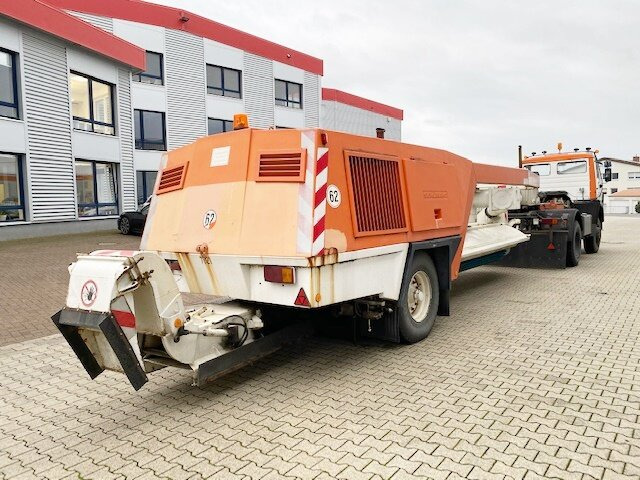 Snow Sweeper P17B Snow Sweeper P17B, V8-Motor, Kehrblasgerät, 4x Vorhanden! - Průmyslový zametací stroj, Nákladní auto: obrázek 4 Snow Sweeper P17B Snow Sweeper P17B, V8-Motor, Kehrblasgerät, 4x Vorhanden! - Průmyslový zametací stroj, Nákladní auto: obrázek 4