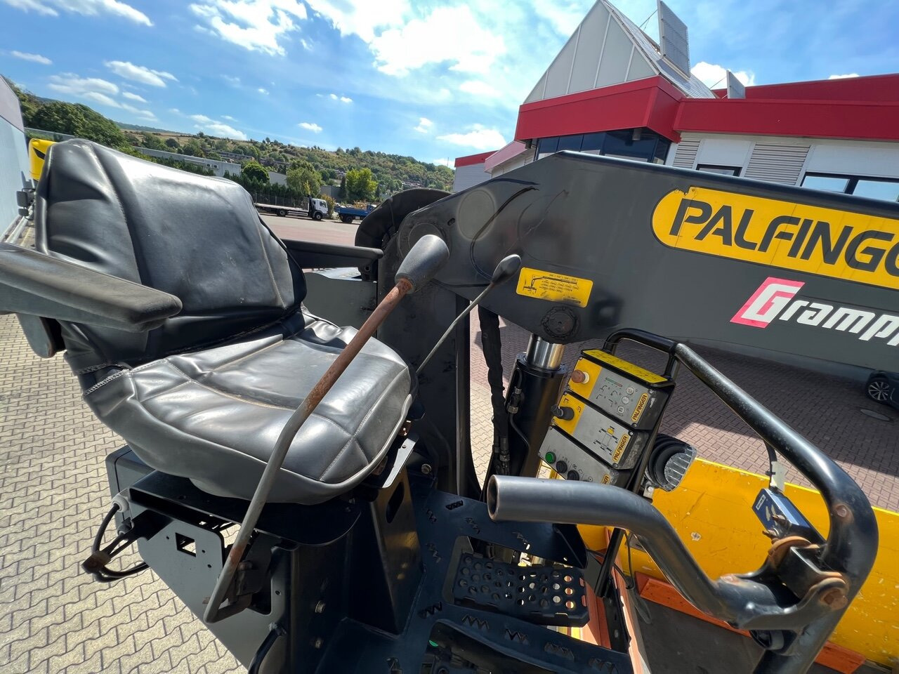 Stralis AS260SY48 6x2/4 Stralis AS260SY48 6x2/4, Kran Palfinger PK18001L am Heck, Lenk-/Liftachse - Auto s hydraulickou rukou, Nákladní automobil valníkový/ Plošinový: obrázek 2 Stralis AS260SY48 6x2/4 Stralis AS260SY48 6x2/4, Kran Palfinger PK18001L am Heck, Lenk-/Liftachse - Auto s hydraulickou rukou, Nákladní automobil valníkový/ Plošinový: obrázek 2