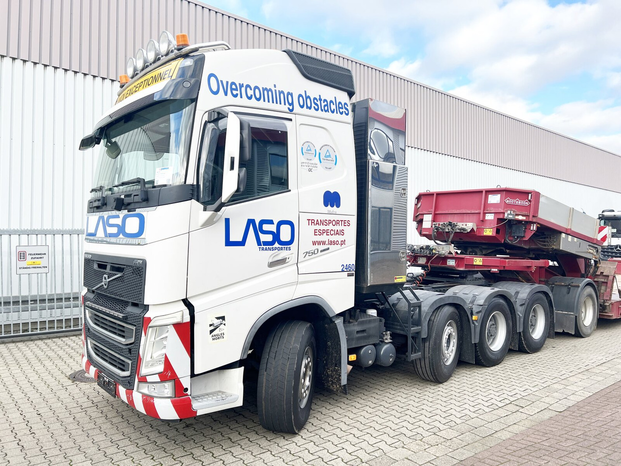 FH16 750 8x4 FH16 750 8x4, Retarder, Globetrotter, Vorlauflift/-lenk, Schwerlast 180T - Tahač: obrázek 1 FH16 750 8x4 FH16 750 8x4, Retarder, Globetrotter, Vorlauflift/-lenk, Schwerlast 180T - Tahač: obrázek 1