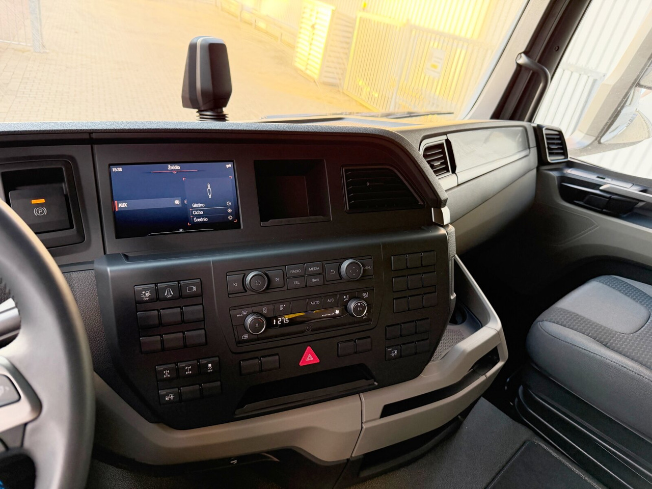 MAN TGS 33.520 6x4 BL SA TGS 33.520 6x4 BL SA, Retarder, LED, Nebenantrieb - Tahač: obrázek 5 MAN TGS 33.520 6x4 BL SA TGS 33.520 6x4 BL SA, Retarder, LED, Nebenantrieb - Tahač: obrázek 5