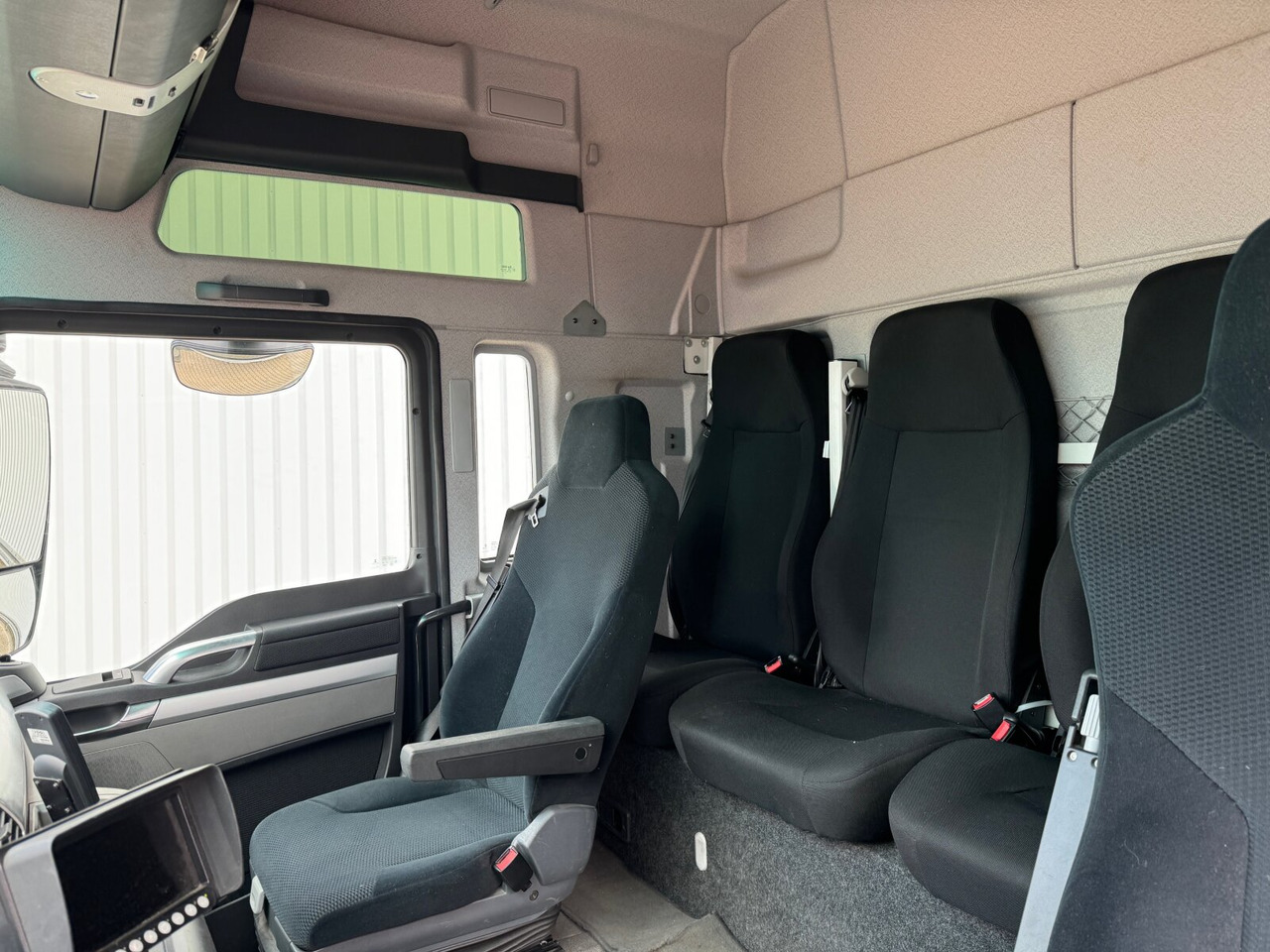 MAN TGX 18.400 4X2 BLS TGX 18.400 4X2 BLS, Fahrschule, 5 Sitzer - Tahač: obrázek 5 MAN TGX 18.400 4X2 BLS TGX 18.400 4X2 BLS, Fahrschule, 5 Sitzer - Tahač: obrázek 5