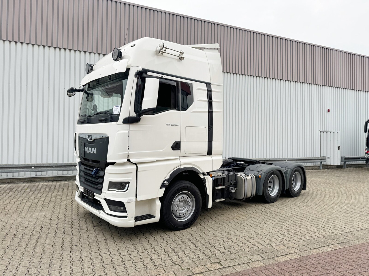 MAN TGX 33.510 6x4 BL SA TGX 33.510 6x4 BL SA, Retarder, GX-Fahrerhaus - Tahač: obrázek 1 MAN TGX 33.510 6x4 BL SA TGX 33.510 6x4 BL SA, Retarder, GX-Fahrerhaus - Tahač: obrázek 1