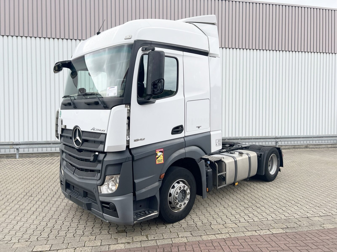 Mercedes-Benz Actros 1842 LS 4x2 Actros 1842 LS 4x2, 3x VORHANDEN - Tahač: obrázek 1 Mercedes-Benz Actros 1842 LS 4x2 Actros 1842 LS 4x2, 3x VORHANDEN - Tahač: obrázek 1