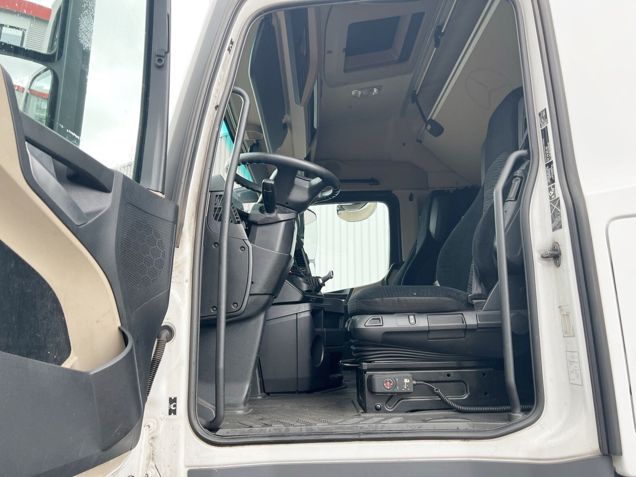 Mercedes-Benz Actros 1842 LS 4x2 Actros 1842 LS 4x2, 3x VORHANDEN - Tahač: obrázek 2 Mercedes-Benz Actros 1842 LS 4x2 Actros 1842 LS 4x2, 3x VORHANDEN - Tahač: obrázek 2