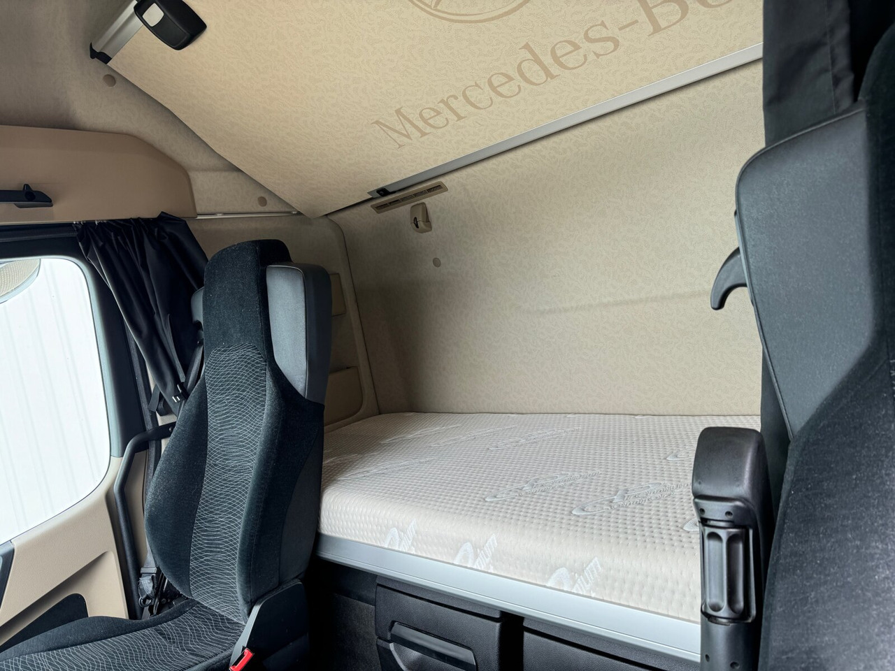 Mercedes-Benz Actros 1848 LS 4x2 Actros 1848 LS 4x2, Vollumer ,Retarder - Tahač: obrázek 4 Mercedes-Benz Actros 1848 LS 4x2 Actros 1848 LS 4x2, Vollumer ,Retarder - Tahač: obrázek 4