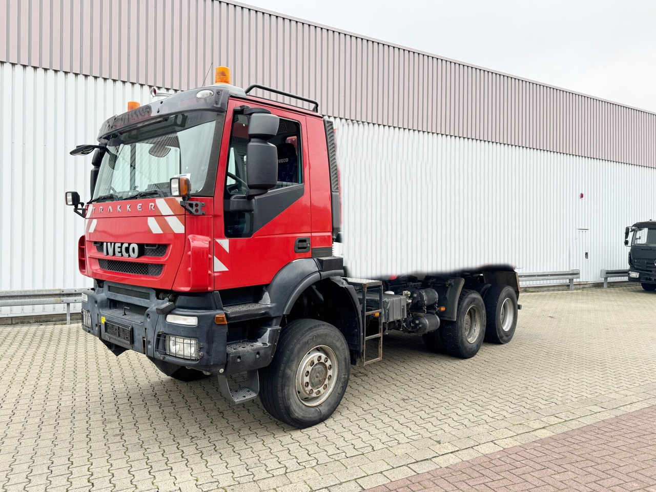 Trakker AD260T45W 6x6 Trakker AD260T45W 6x6 - Podvozek s kabinou: obrázek 1 Trakker AD260T45W 6x6 Trakker AD260T45W 6x6 - Podvozek s kabinou: obrázek 1