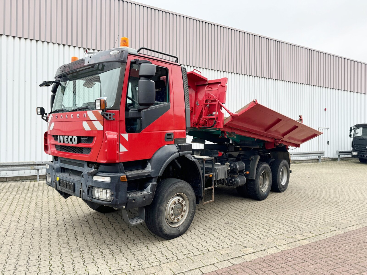 Trakker AD260T45W 6x6 Trakker AD260T45W 6x6, Bordmatik - Sklápěč: obrázek 1 Trakker AD260T45W 6x6 Trakker AD260T45W 6x6, Bordmatik - Sklápěč: obrázek 1