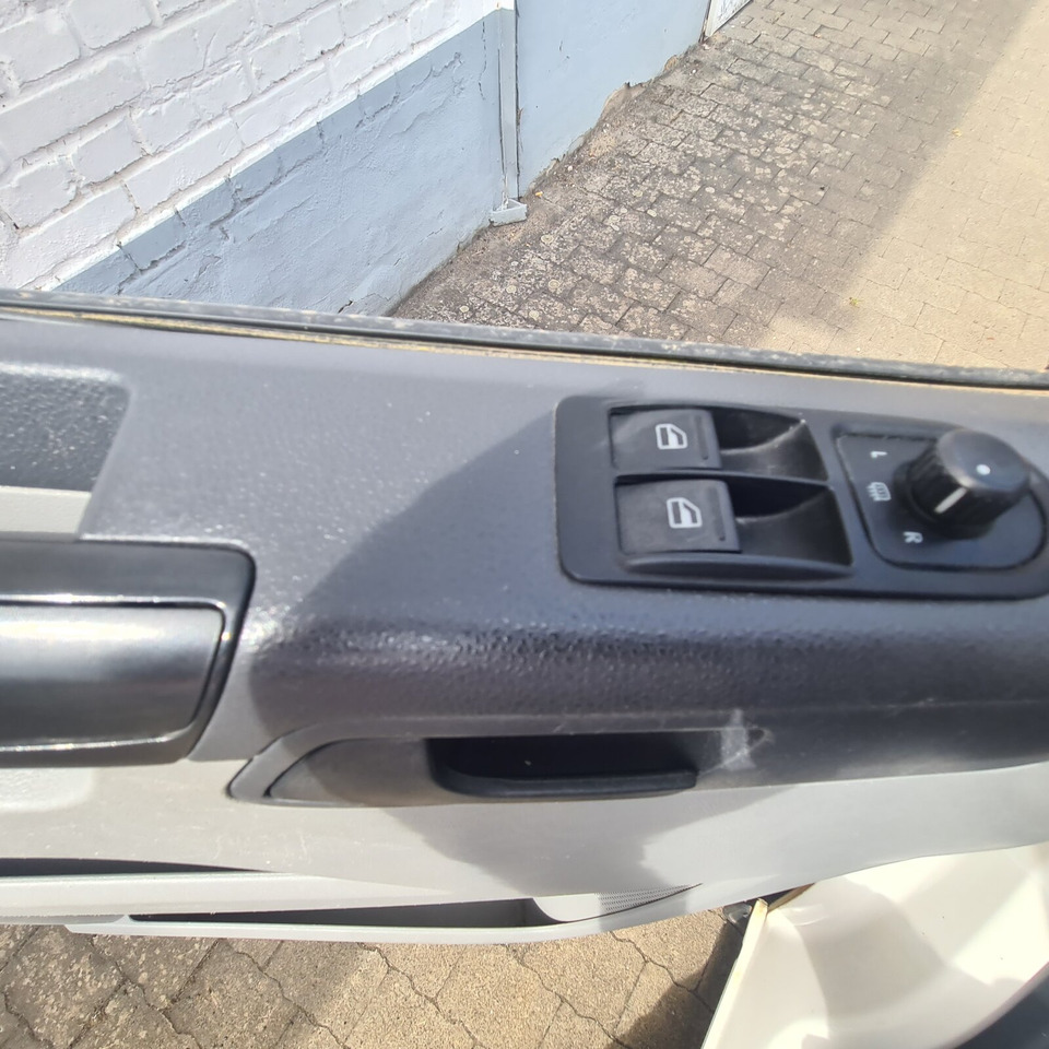 Volkswagen T5 2.0 TDI T5 2.0 TDI, Krankenwagen - Pohotovostní vůz: obrázek 5 Volkswagen T5 2.0 TDI T5 2.0 TDI, Krankenwagen - Pohotovostní vůz: obrázek 5
