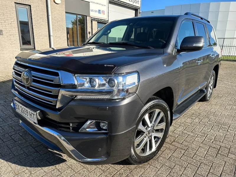 Toyota Land Cruiser V8 LAND CRUISER 200 V8 + CAMERA 360 + FRIDGE + DIESEL + ONLY EXPORT - SUV: obrázek 1 Toyota Land Cruiser V8 LAND CRUISER 200 V8 + CAMERA 360 + FRIDGE + DIESEL + ONLY EXPORT - SUV: obrázek 1