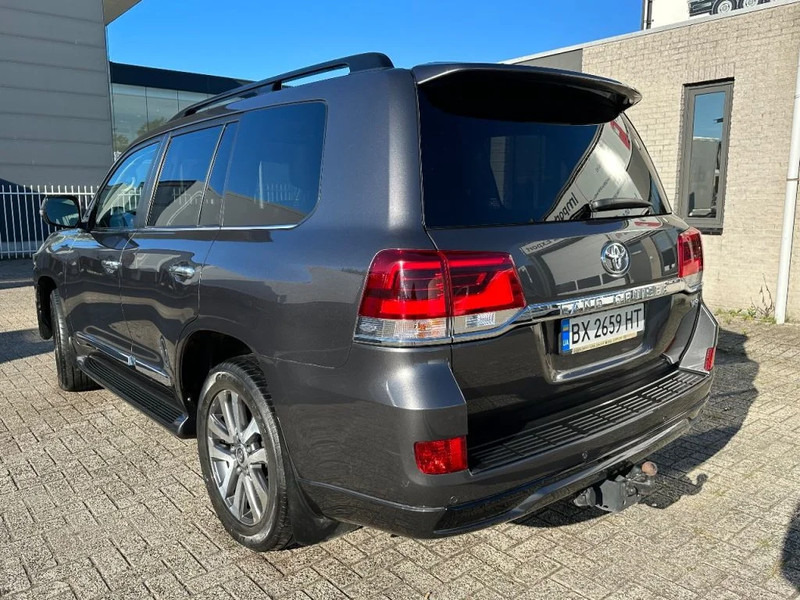 Toyota Land Cruiser V8 LAND CRUISER 200 V8 + CAMERA 360 + FRIDGE + DIESEL + ONLY EXPORT - SUV: obrázek 3 Toyota Land Cruiser V8 LAND CRUISER 200 V8 + CAMERA 360 + FRIDGE + DIESEL + ONLY EXPORT - SUV: obrázek 3
