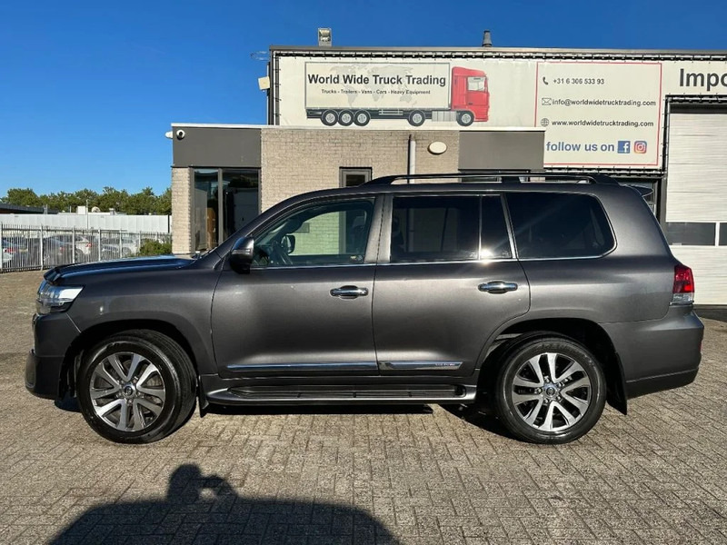 Toyota Land Cruiser V8 LAND CRUISER 200 V8 + CAMERA 360 + FRIDGE + DIESEL + ONLY EXPORT - SUV: obrázek 2 Toyota Land Cruiser V8 LAND CRUISER 200 V8 + CAMERA 360 + FRIDGE + DIESEL + ONLY EXPORT - SUV: obrázek 2