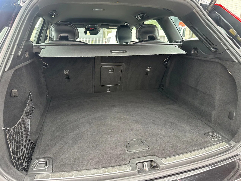 Volvo XC60 D5 AWD + R-DESIGN + ALCANTARA + CAMERA + NAVI - Osobní auto: obrázek 4 Volvo XC60 D5 AWD + R-DESIGN + ALCANTARA + CAMERA + NAVI - Osobní auto: obrázek 4