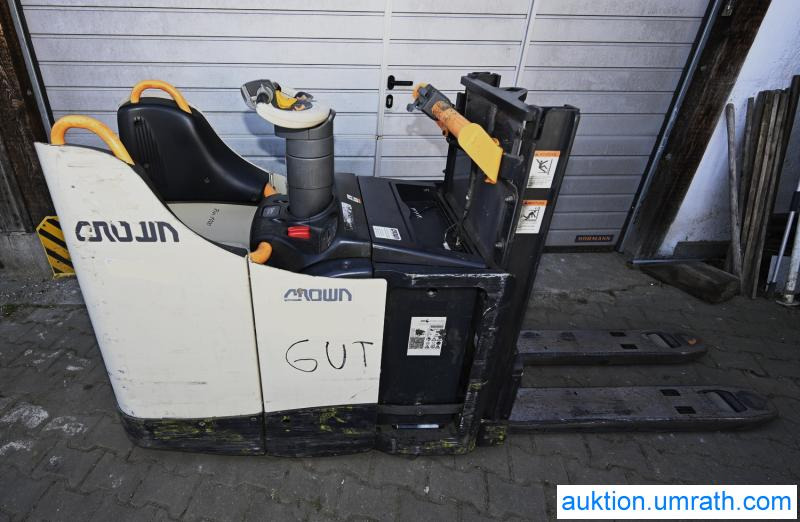 Crown DT 3040 Doppelstock Hochhubwagen Elektro Mitfahr- Hubwagen Initialhub - Vychystávací vozík: obrázek 4 Crown DT 3040 Doppelstock Hochhubwagen Elektro Mitfahr- Hubwagen Initialhub - Vychystávací vozík: obrázek 4