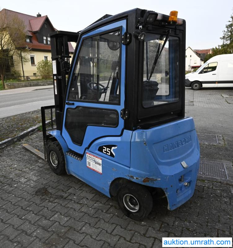 Elektrický vysokozdvižný vozík Hangcha Elektrostapler Gabelstapler Hangcha CPD 25 XD4 - S126 Lithium Ionen Akku Kabine Vollfreihub Triplexmast mit Seitenschieber: obrázek 6