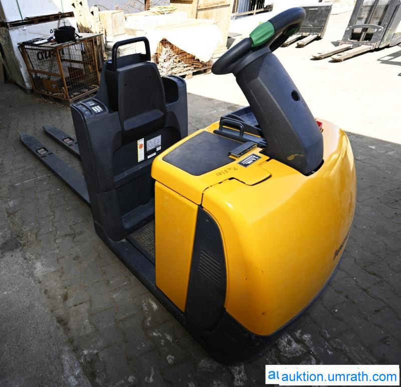 Kommissionierer Jungheinrich ECE 225 mit 72 Betriebsstunden Hubwagen Ameise Elektrohubwagen - Vychystávací vozík: obrázek 1 Kommissionierer Jungheinrich ECE 225 mit 72 Betriebsstunden Hubwagen Ameise Elektrohubwagen - Vychystávací vozík: obrázek 1