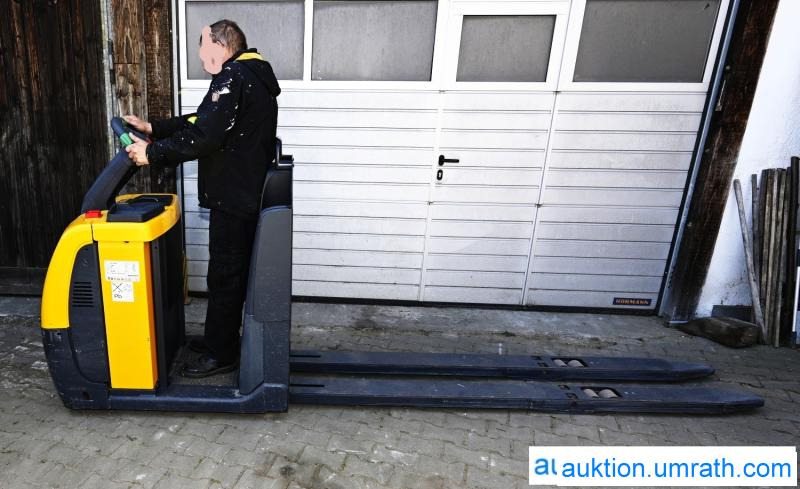 Kommissionierer Jungheinrich ECE 225 mit 72 Betriebsstunden Hubwagen Ameise Elektrohubwagen - Vychystávací vozík: obrázek 2 Kommissionierer Jungheinrich ECE 225 mit 72 Betriebsstunden Hubwagen Ameise Elektrohubwagen - Vychystávací vozík: obrázek 2