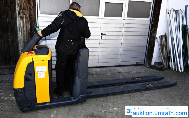 Kommissionierer Jungheinrich ECE 225 mit 72 Betriebsstunden Hubwagen Ameise Elektrohubwagen - Vychystávací vozík: obrázek 3 Kommissionierer Jungheinrich ECE 225 mit 72 Betriebsstunden Hubwagen Ameise Elektrohubwagen - Vychystávací vozík: obrázek 3