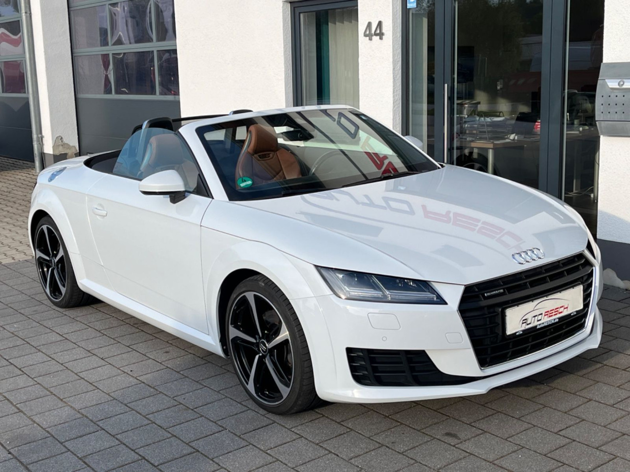 Audi TT Roadster 2.0 TFSI quattro - Osobní auto: obrázek 4 Audi TT Roadster 2.0 TFSI quattro - Osobní auto: obrázek 4