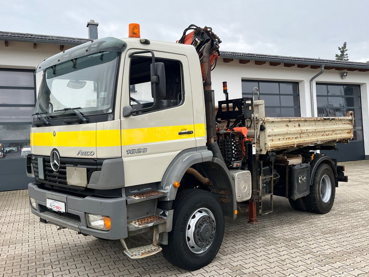 Mercedes-Benz Atego 1823 4x4 Kipper mit Kran Atlas 125.2 Funk - Sklápěč, Auto s hydraulickou rukou: obrázek 1 Mercedes-Benz Atego 1823 4x4 Kipper mit Kran Atlas 125.2 Funk - Sklápěč, Auto s hydraulickou rukou: obrázek 1