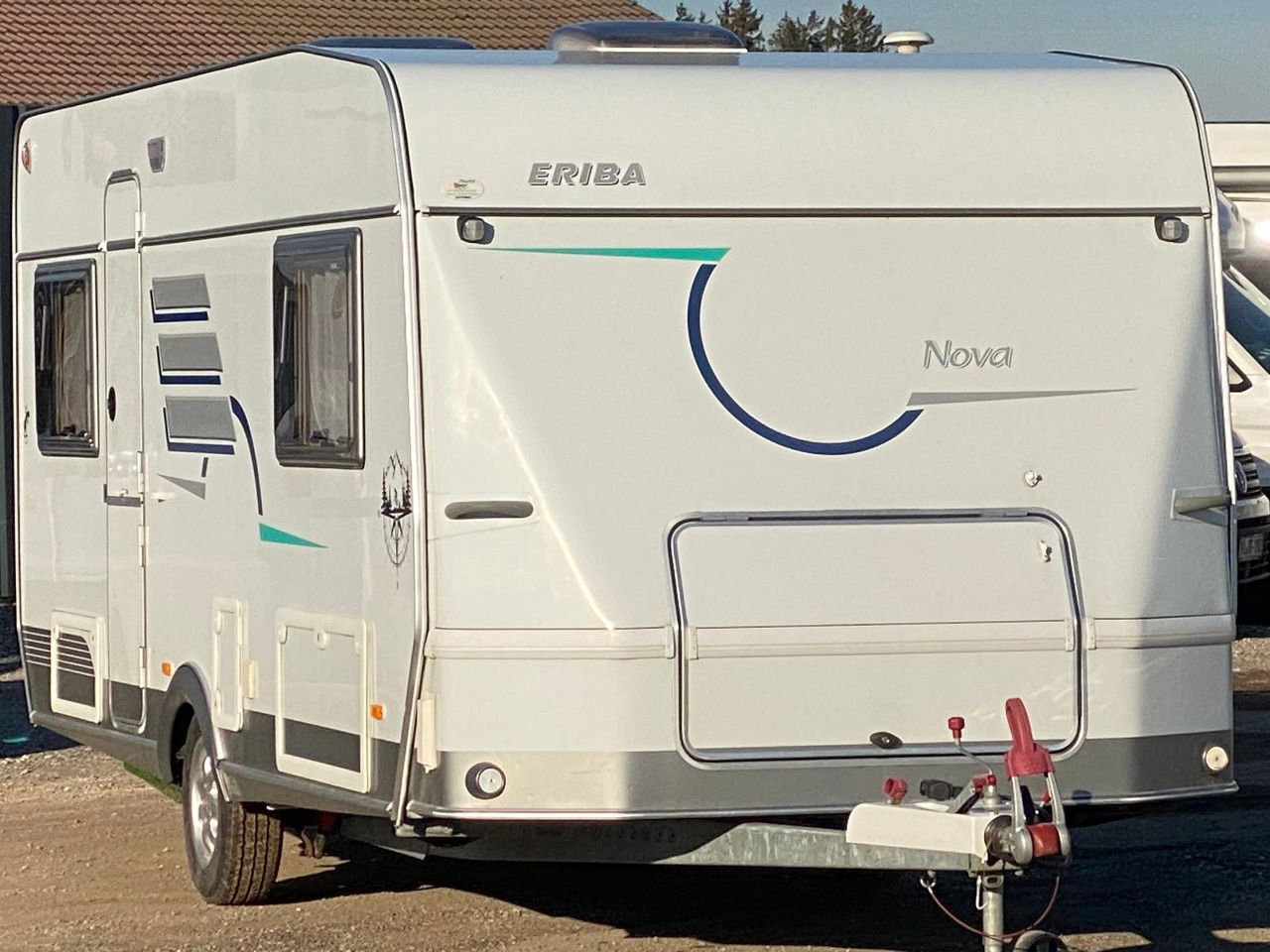 HYMER / ERIBA / HYMERCAR Nova 530 Swing mit Längsbetten und Moser, top Zu - Karavan: obrázek 2 HYMER / ERIBA / HYMERCAR Nova 530 Swing mit Längsbetten und Moser, top Zu - Karavan: obrázek 2